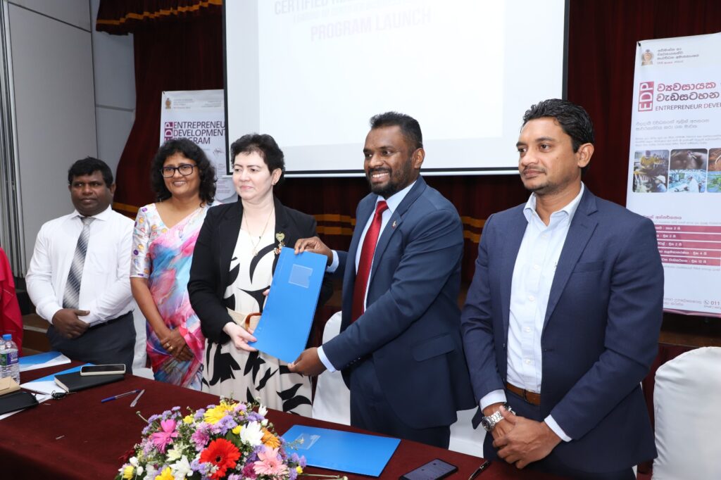 රට ගොඩ නැගීමට අගය එක් කළ හැකි නිෂ්පාදන බිහිවිය යුතුයි - ඇමැතිචතුරංග කියයි.1